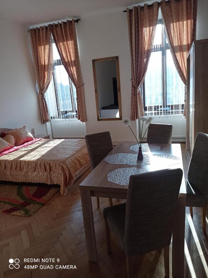 Apartament Piata Sfatului Braşov Esterno foto